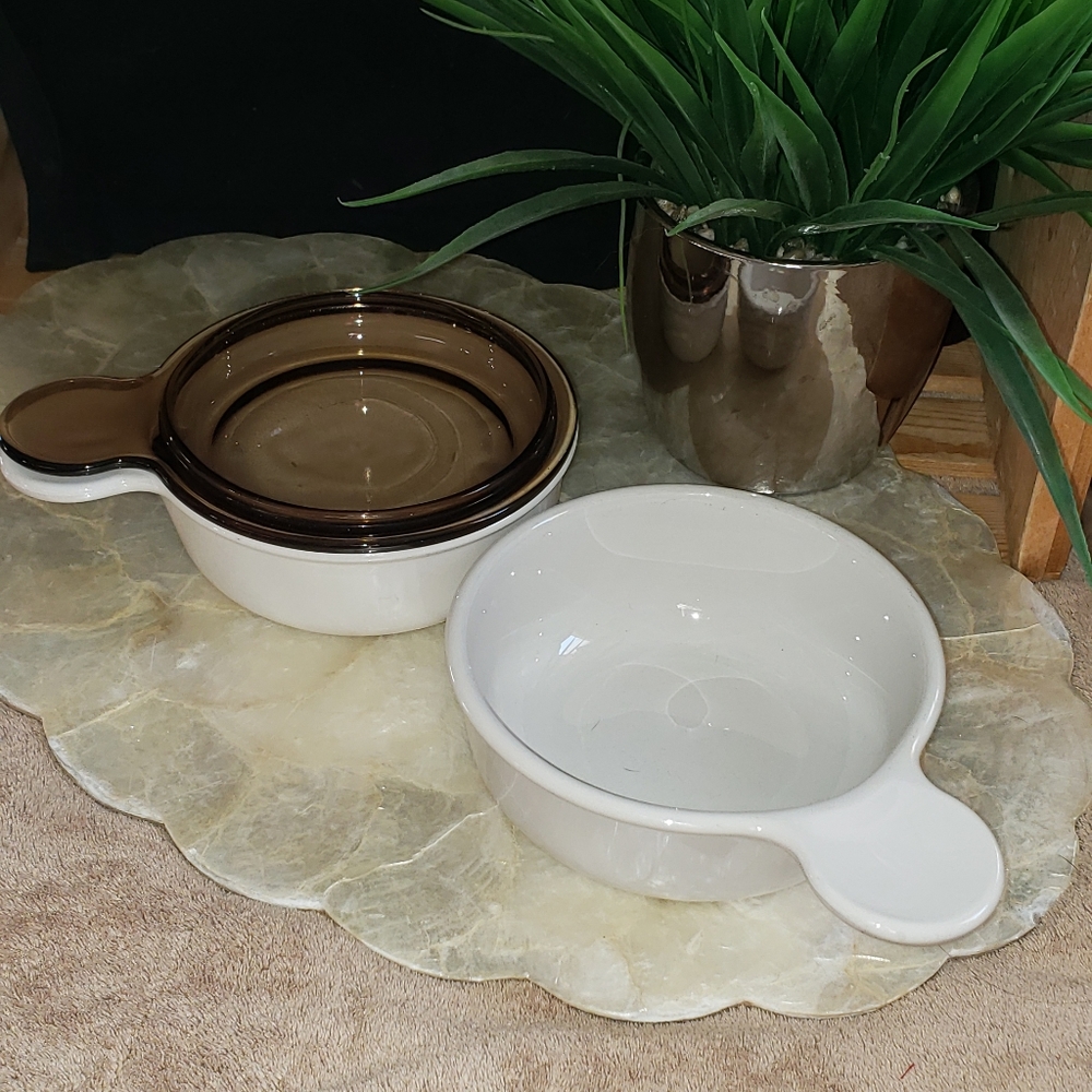Corning Ware | 2 Grab It's and 1 lid.